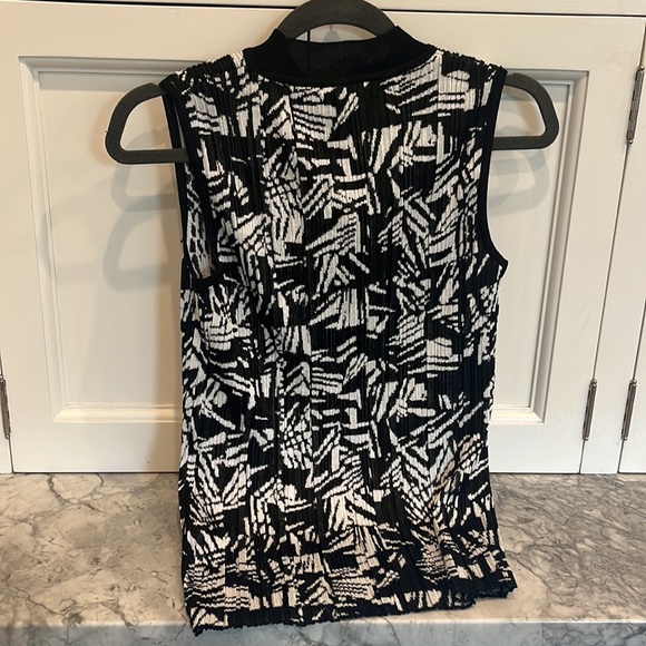 Brand new with tag Boss ladies sleeveless top - Picture 4 of 5